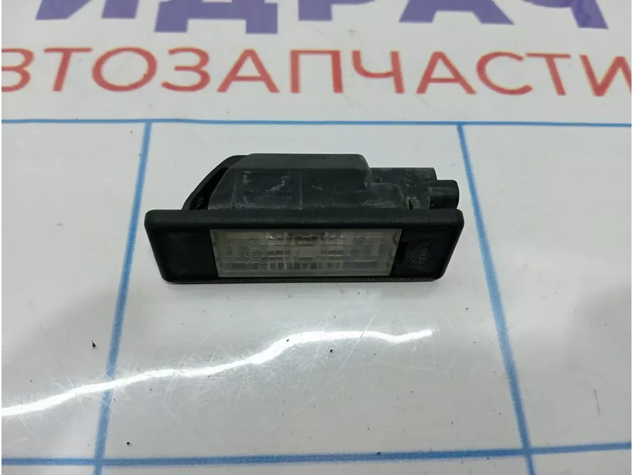 Фонарь подсветки номера Nissan Primera (P12) 26510-AU300